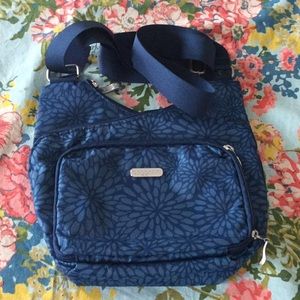 Baggalini crossbody purse